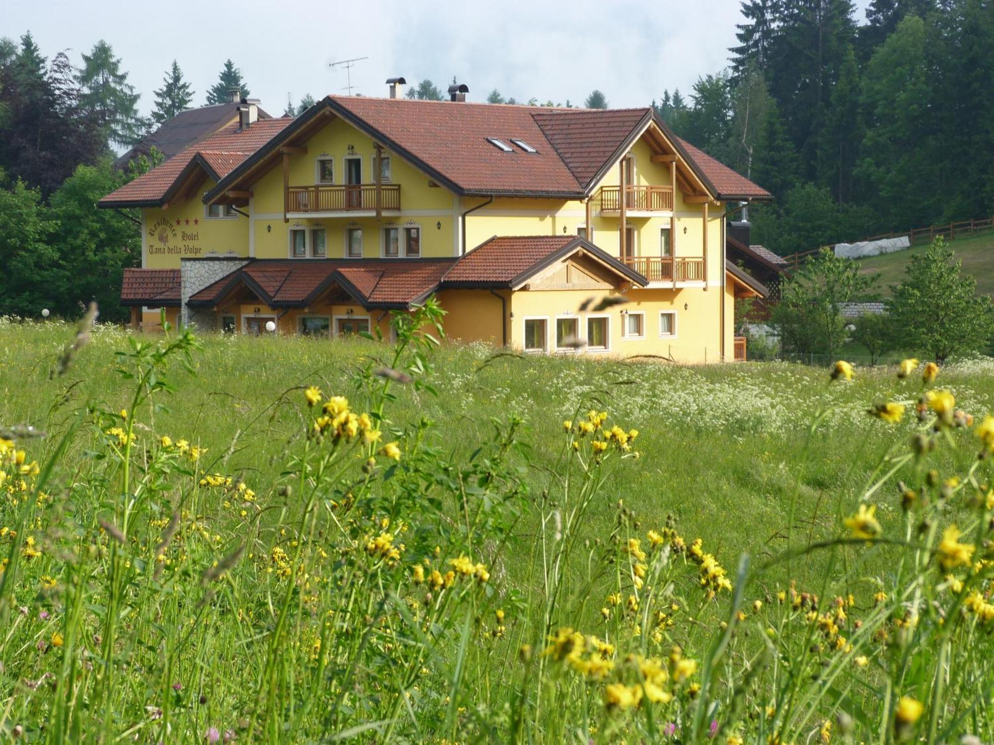 Tana Della Volpe Aparthotel Lavarone Exterior photo