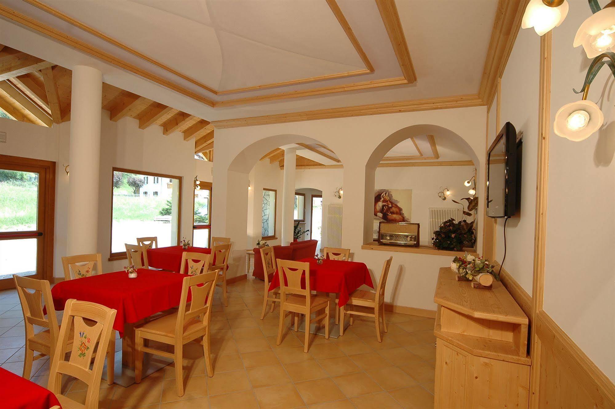 Tana Della Volpe Aparthotel Lavarone Exterior photo